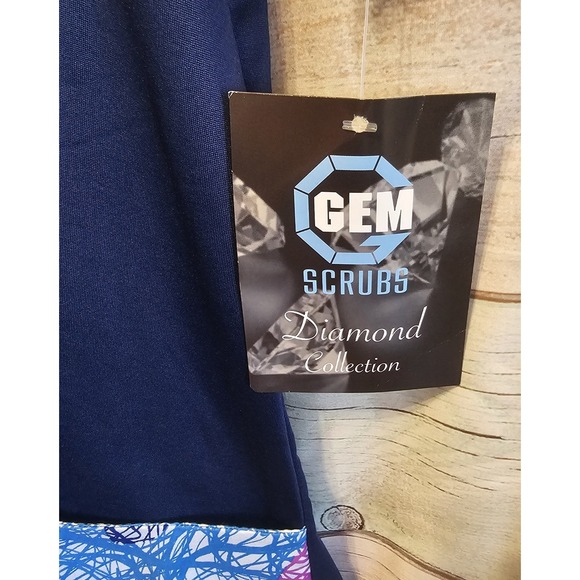 NWT Gem Scrubs Diamond Collection Womens Size M‎ Scribble Hearts Red Blue Yellow - Picture 8 of 10